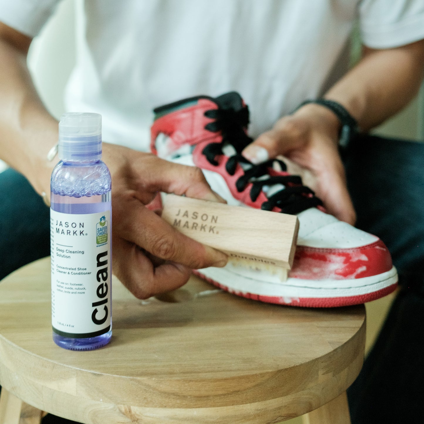 CLEANING A PAIR OF NIKE AIR JORDAN 1 WITH A JASON MARKK ESSENTIAL KIT