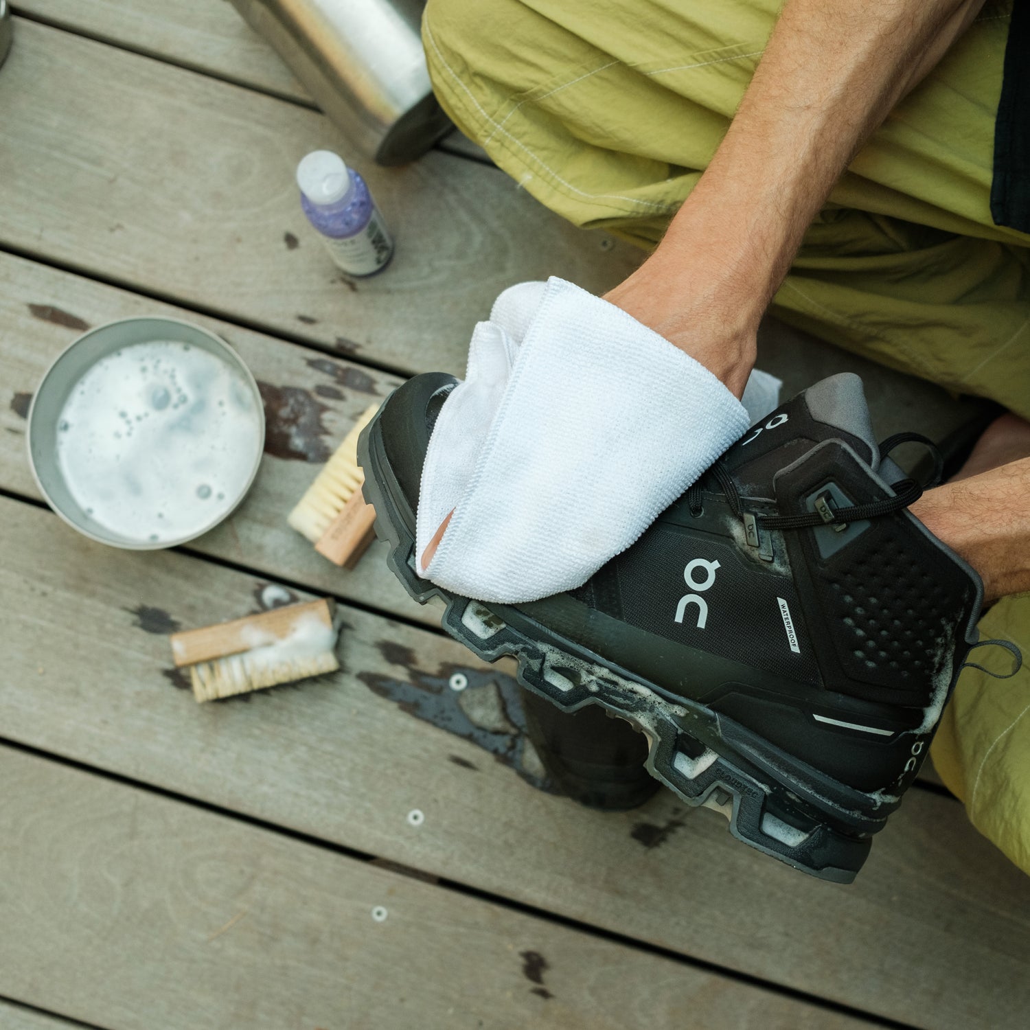 CLEANING A ON HIKING SHOE WITH A JASON MARKK MICROFIBER TOWEL 