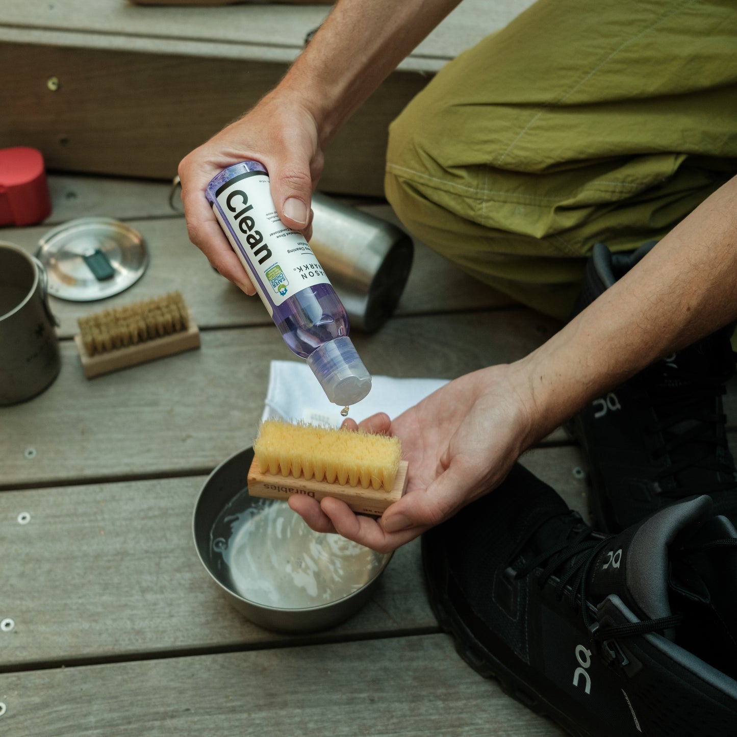 APPLYING JASON MARKK DEEP CLEANING SOLUTION ON TO A DURABLES CLEANING BRUSH
