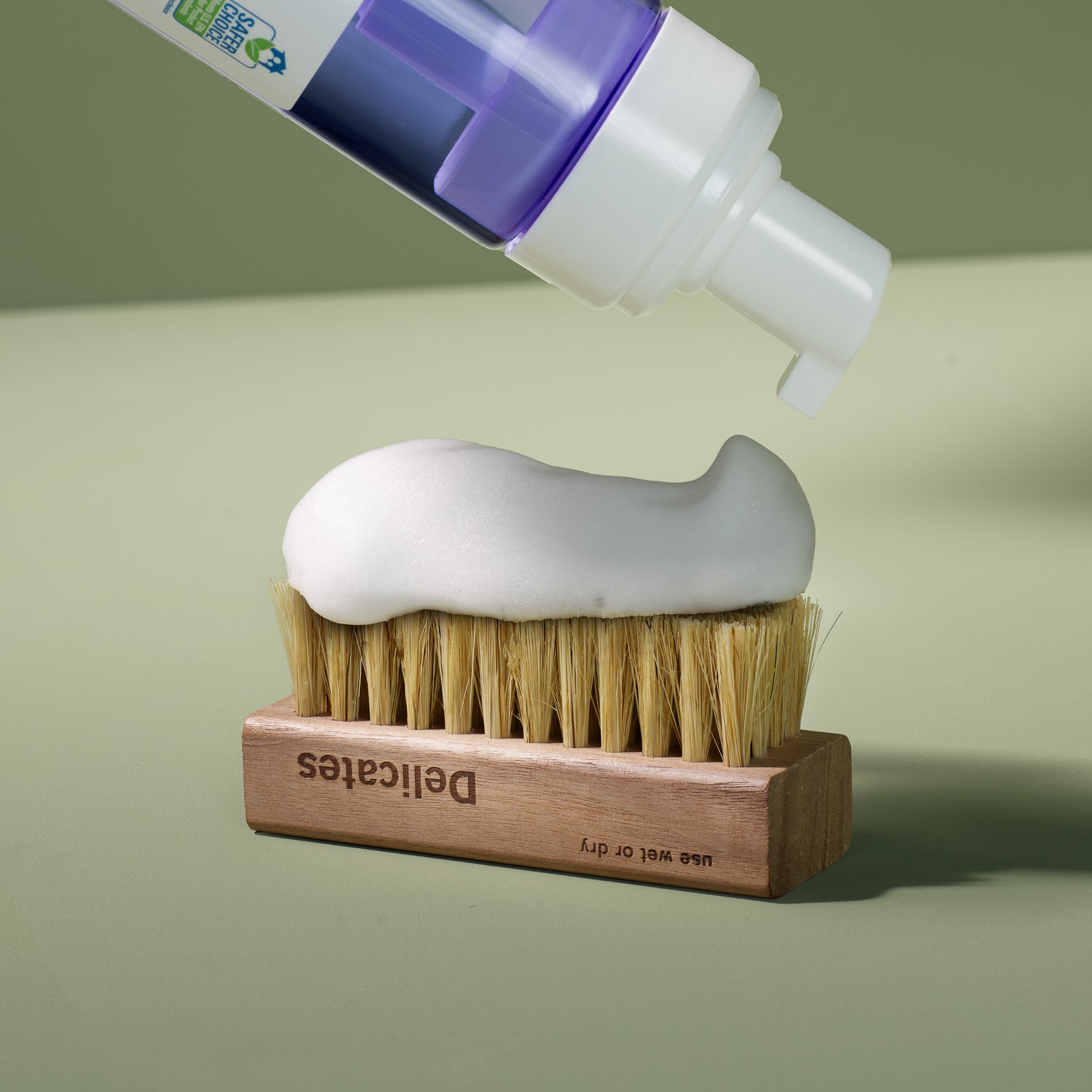 JASON MARKK FOAM APPLIED ON A DELICATES CLEANING BRUSH