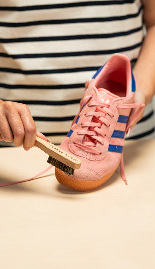 DRY BRUSHING SUEDE OFF THE SURFACE WITH THE JASON MARKK SUEDE CLEANING BRUSH 